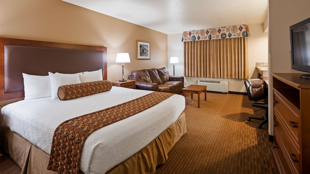 Suite, Multiple Beds, Non Smoking, Refrigerator & Microwave - Photo 2