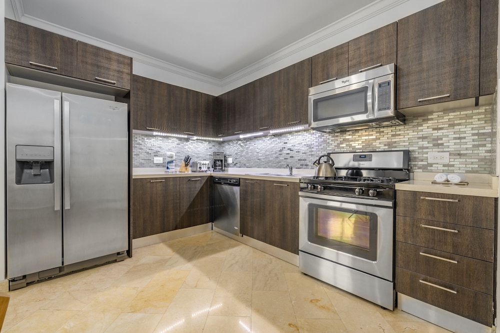 Luxury Condo photo 3