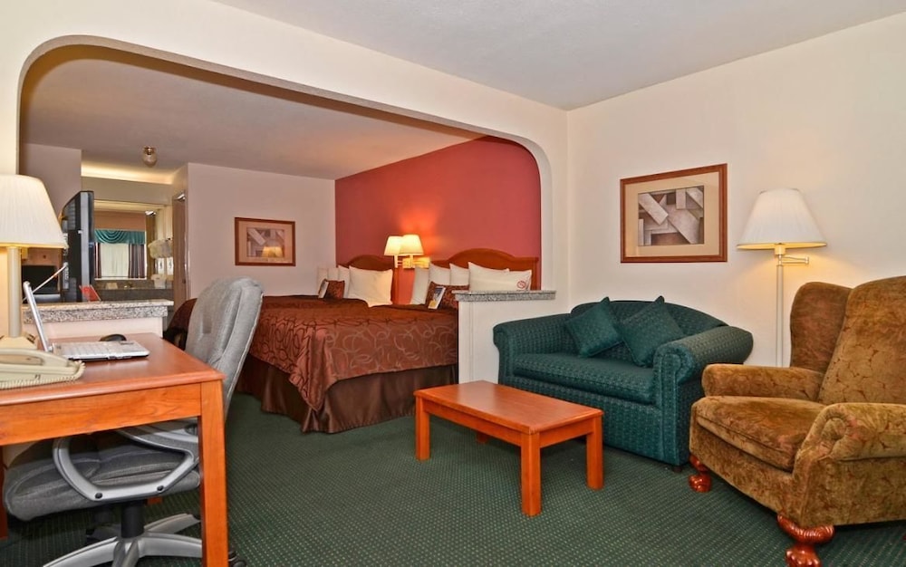 Suite, 2 Queen Beds, Smoking