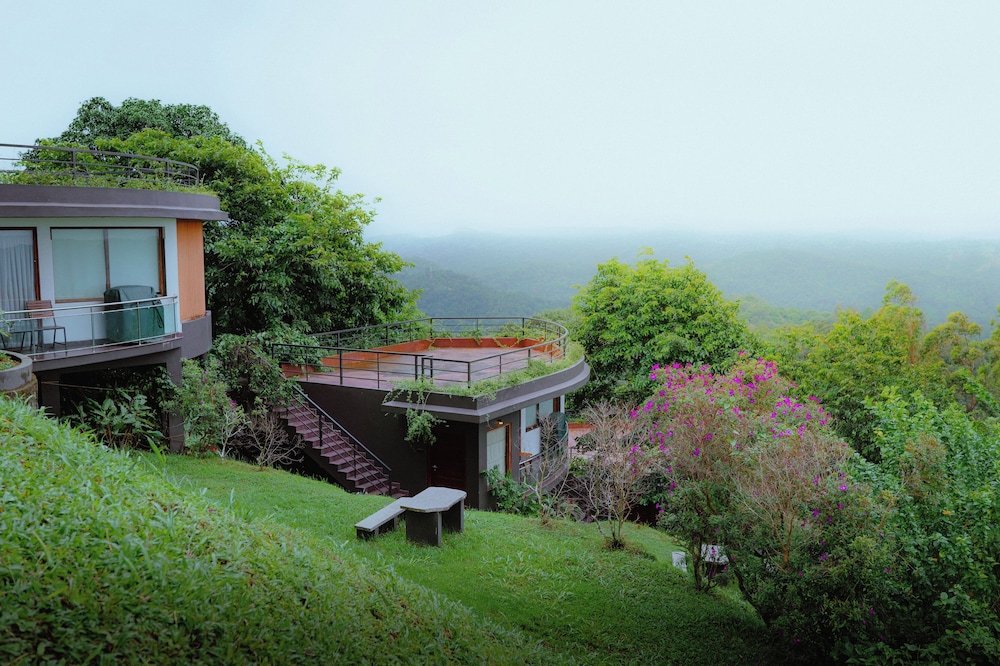 Sunset View Cottage with Jacuzzi - Photo 16