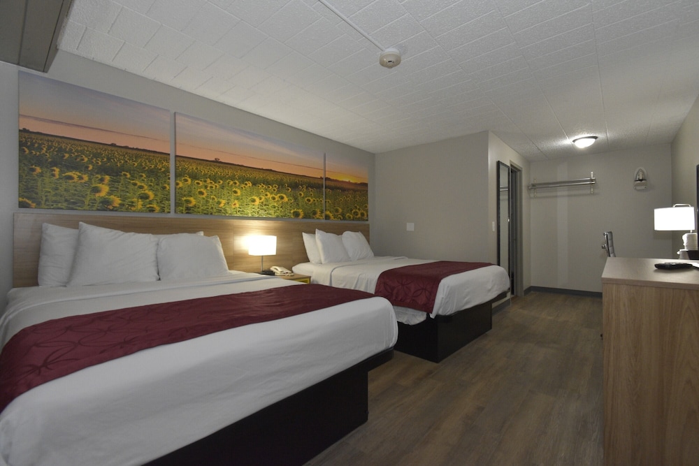 Standard Room, 2 Queen Beds - Photo 5