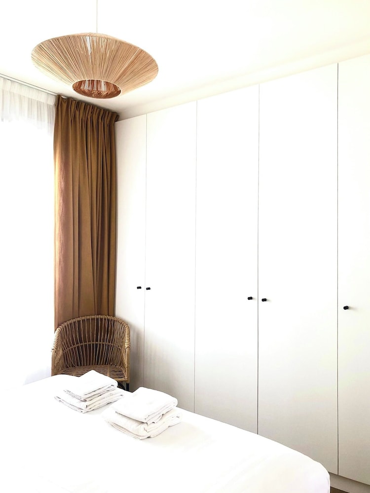 Superior Apartment thumbnail 6