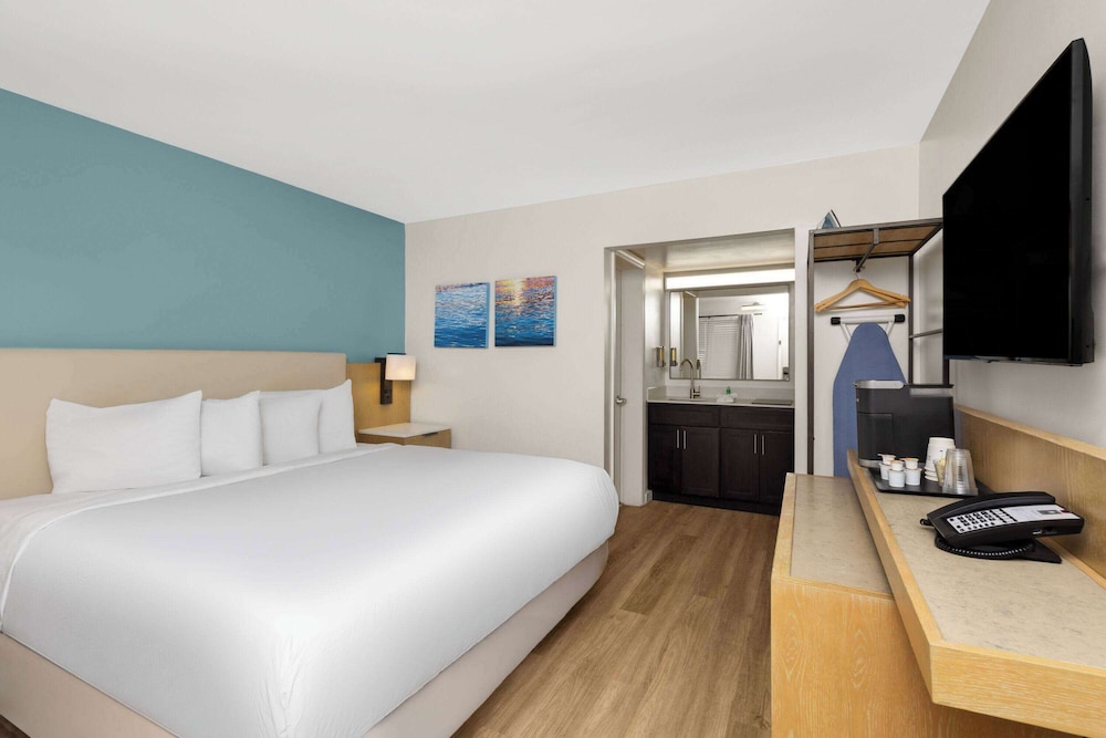 Room, 1 King Bed, Non Smoking (Efficiency) - Photo 1