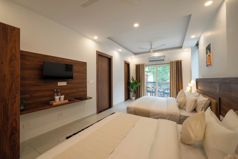 Family Quadruple Room, Balcony, Hill View