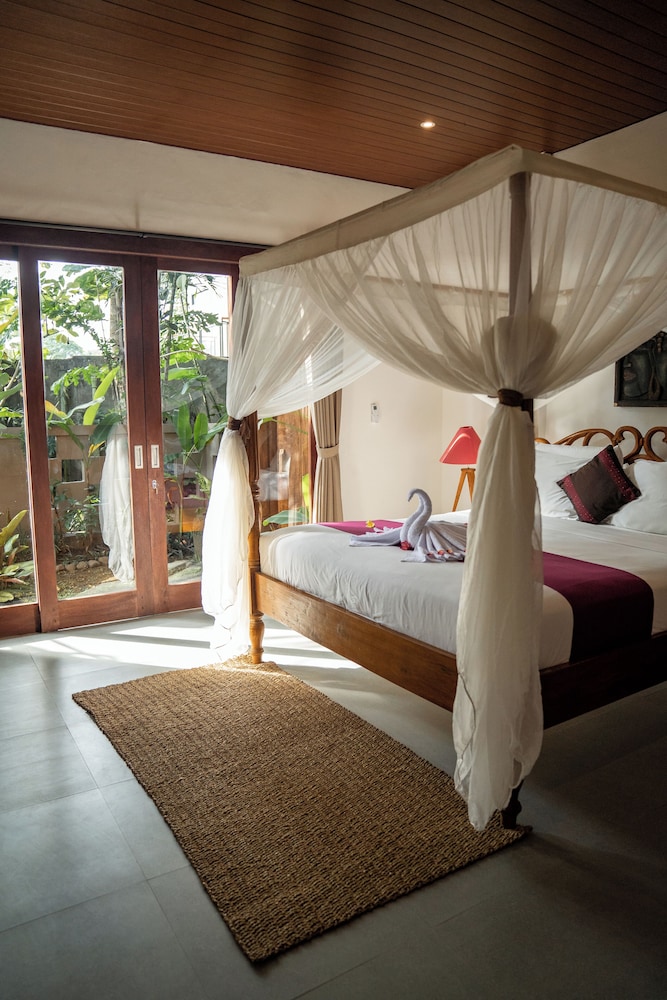 Deluxe Room, 1 Bedroom, Pool View photo 1