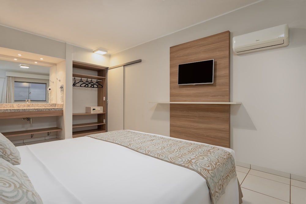 Master Thermas King Suite with SPA Bath 1-day admission to Thermas dos Laranjais Park included
