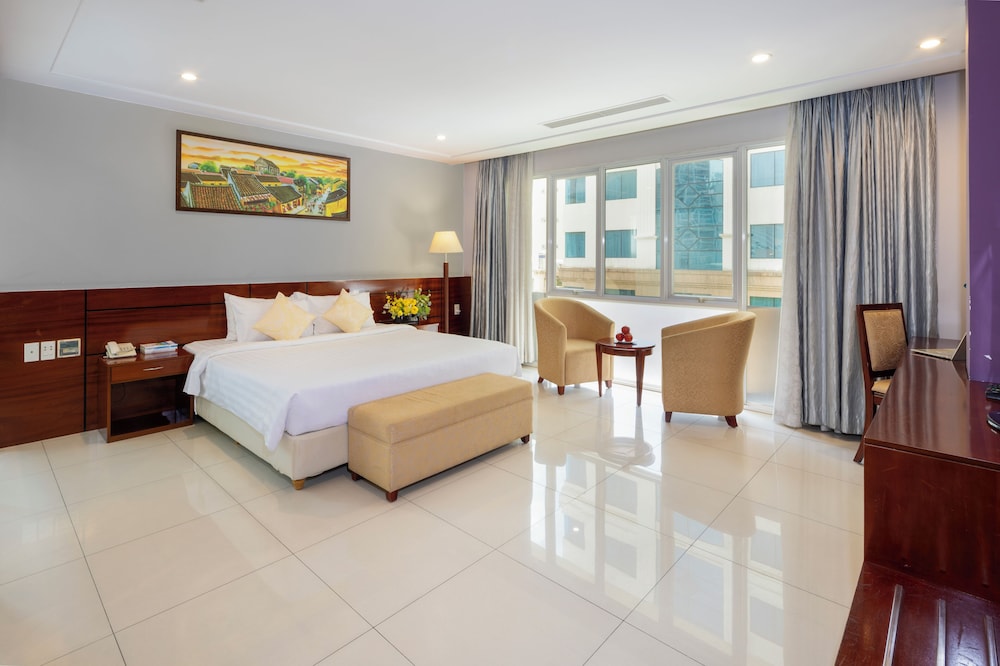Suite Double with City View photo 3