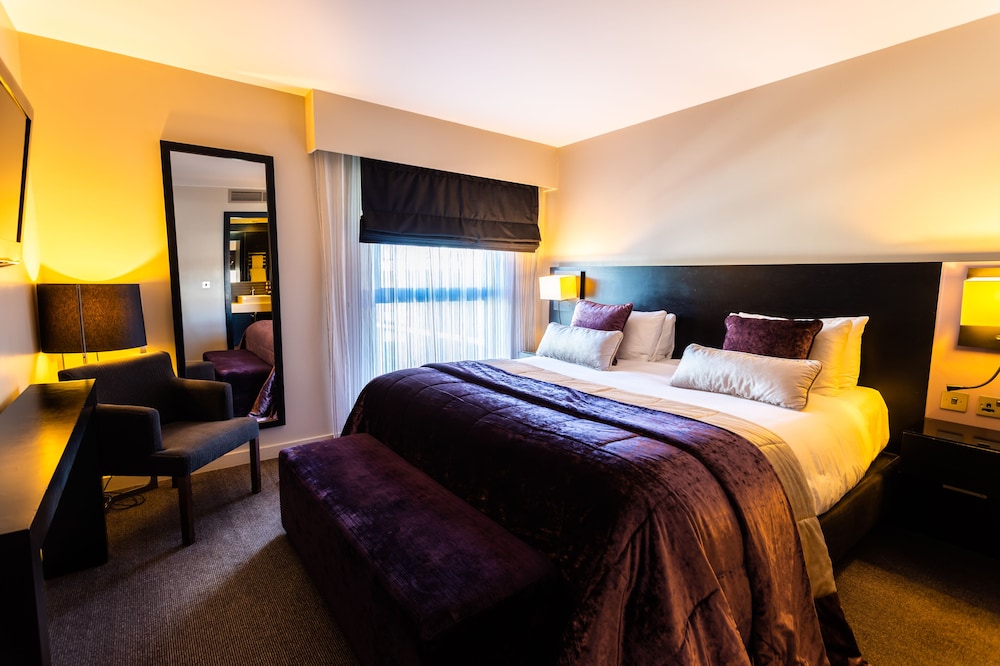 Suite - Photo 1