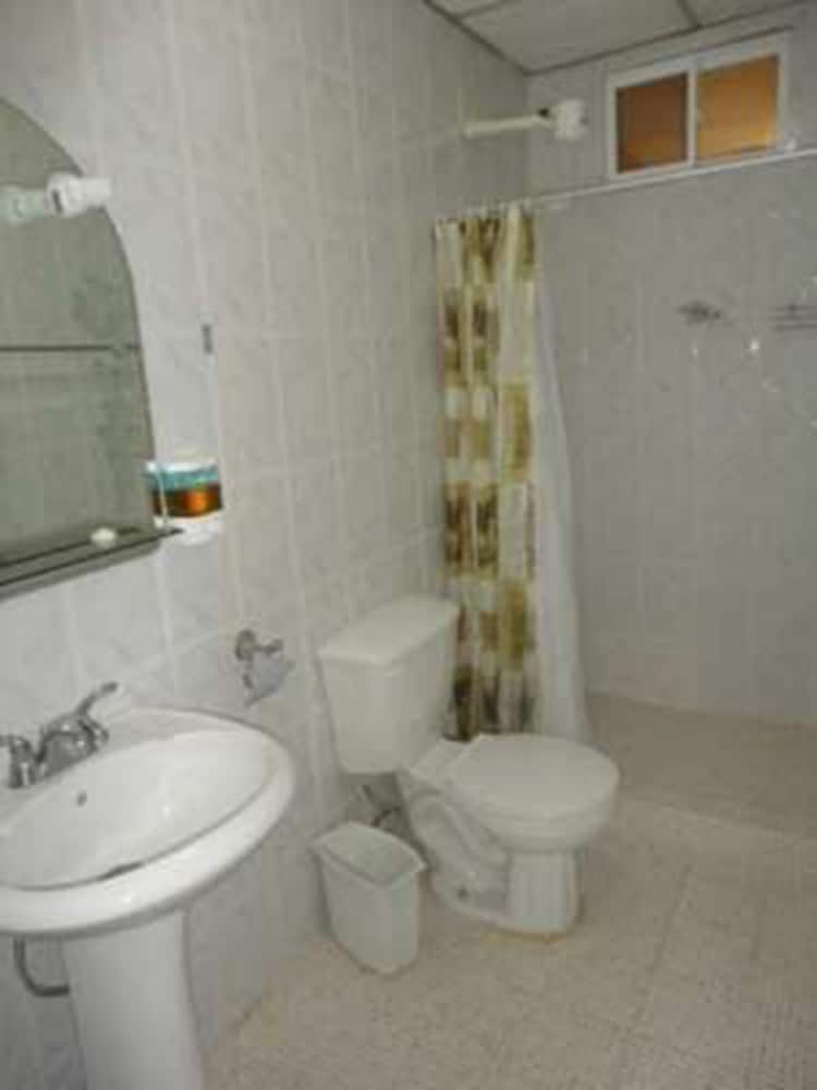 Standard Room, Multiple Beds photo 2