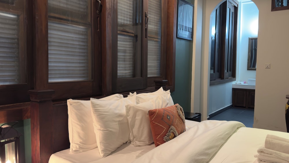 Deluxe Double Room, 1 Bedroom - Photo 8