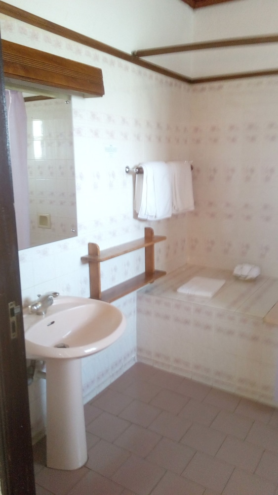 Standard Room, 2 Twin Beds photo 2