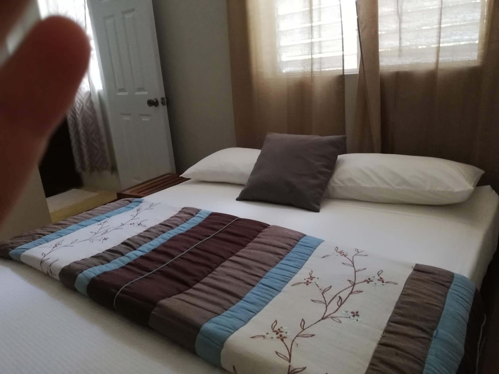 One Bedroom Apartment with Kitchen photo 2