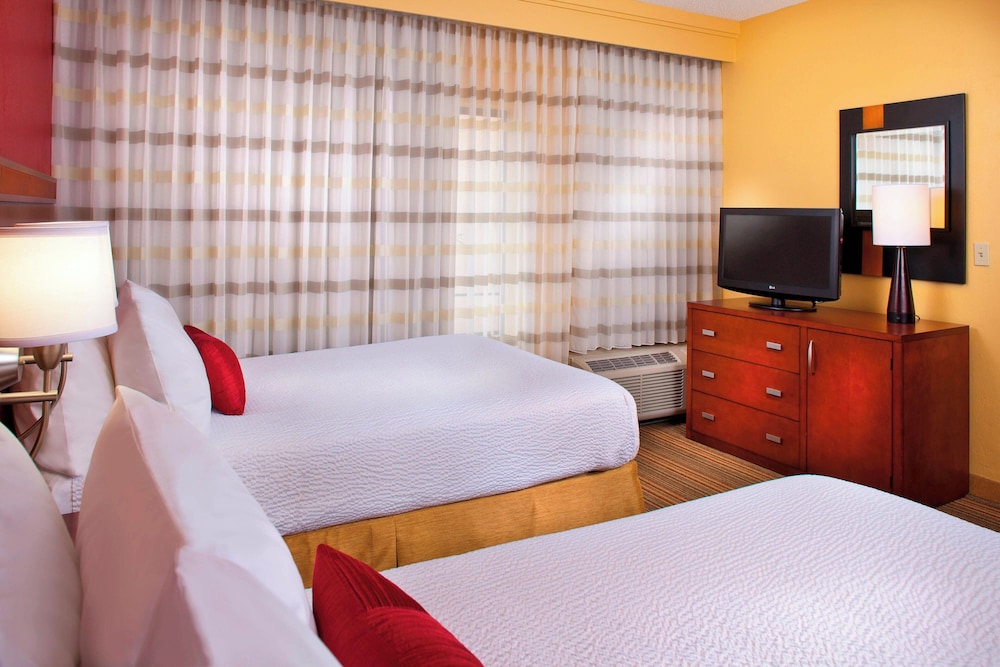 Suite, 1 Bedroom, Courtyard View (Balcony) - Photo 1