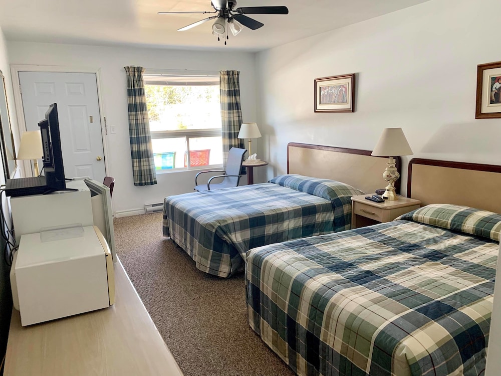 Room, 2 Queen Beds photo 1