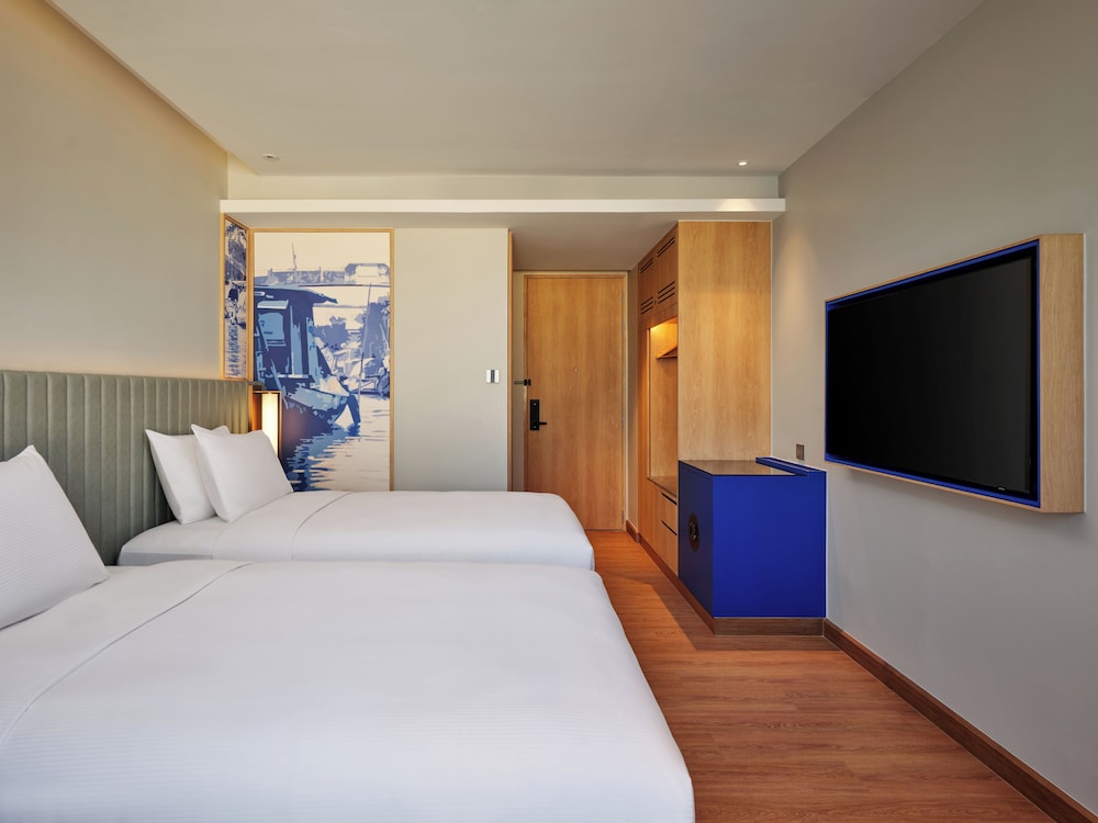 Deluxe Twin Room (Partial River View) photo 3