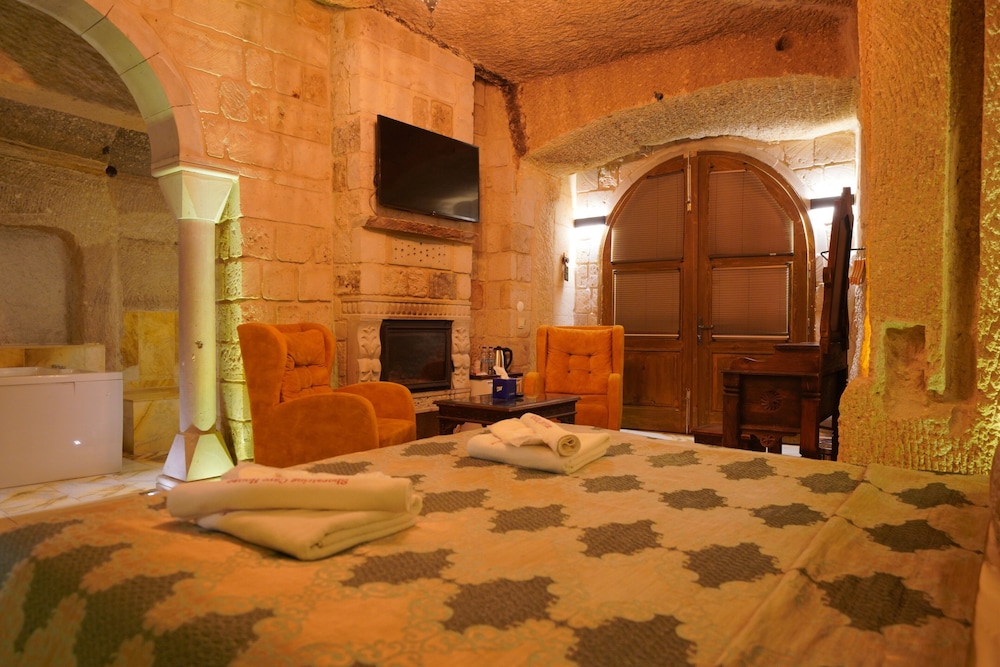 Bride Cave Suite photo 2