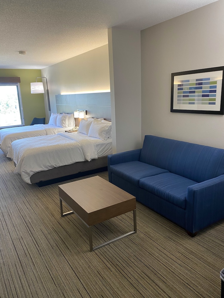 Suite, 2 Queen Beds (Living Area) - Photo 2