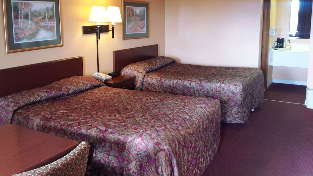 Room, 2 Double Beds, Non Smoking - Photo 3