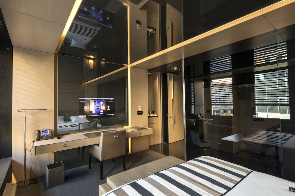 Standard Room, City View thumbnail 5
