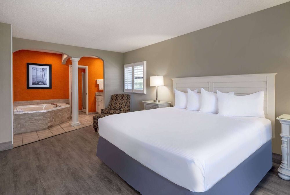 Premium Room, 1 King Bed, Non Smoking, Ocean View (Balcony)
