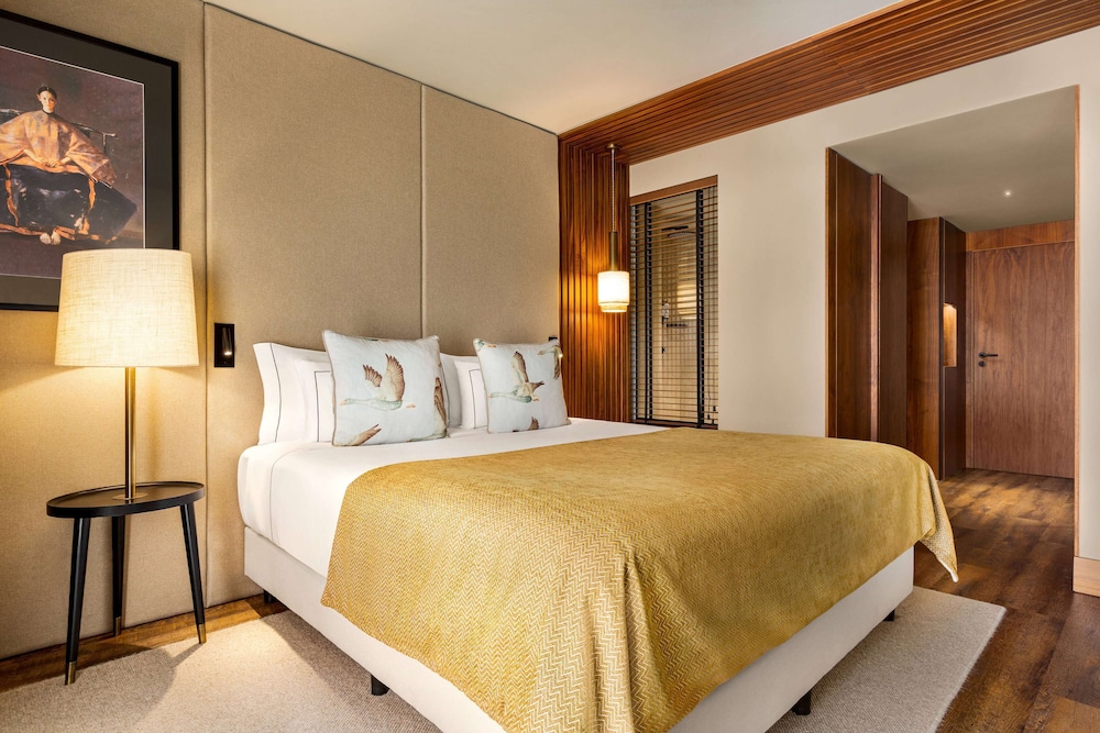 Standard Room, 1 King Bed, Non Smoking - Photo 3