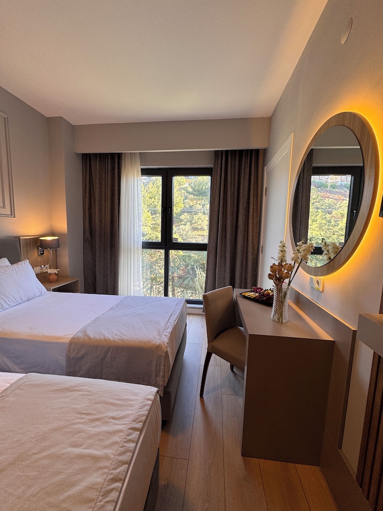 Deluxe Room, 2 Twin Beds, Sea View