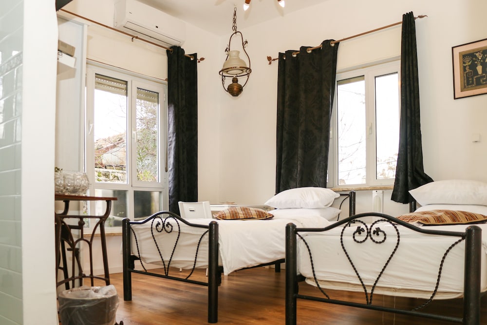 Basic Double or Twin Room, Multiple Beds (Tzefania Hotel 301), photo 6
