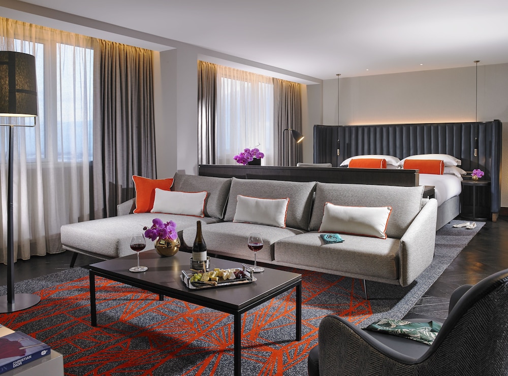 Luxury One Bedroom Suite Room photo 1