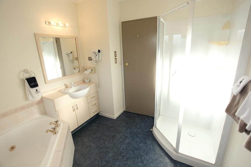 Standard Suite, 2 Bedrooms, Kitchen (unit) photo 2
