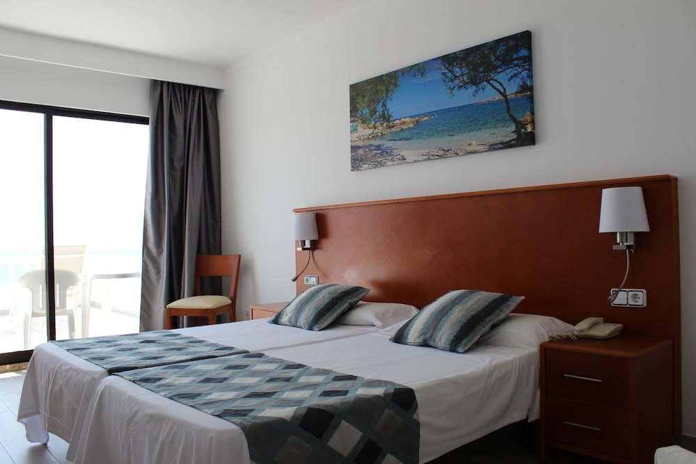 Double Room, 2 Twin Beds, Sea Facing photo 2