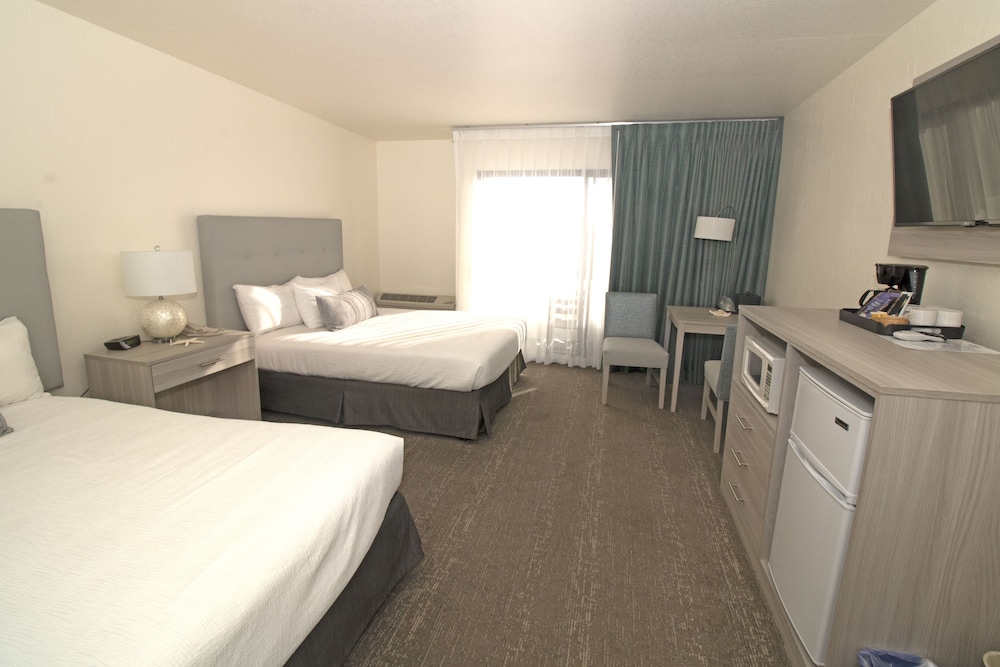 Standard Room, 2 Queen Beds, Ocean View