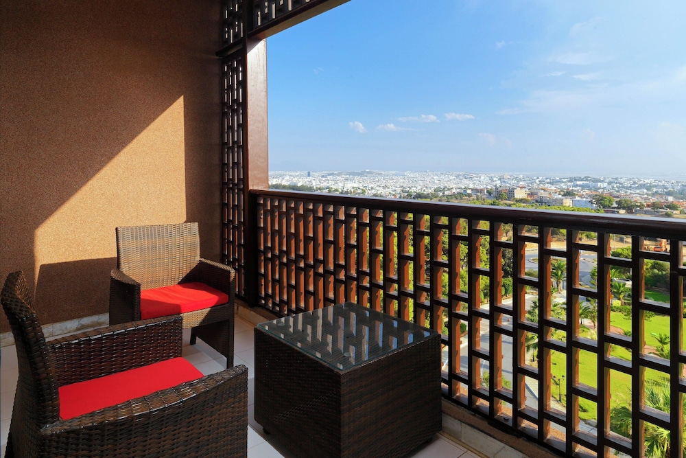 Deluxe Room, 1 King Bed, Balcony - Photo 3