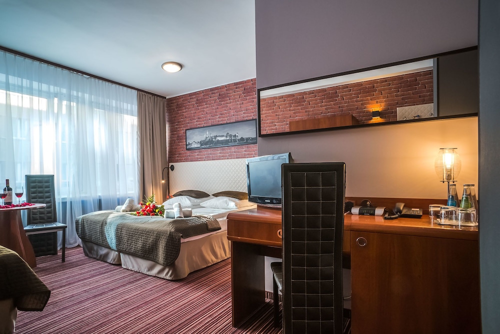 Double or Twin Room - Photo 11