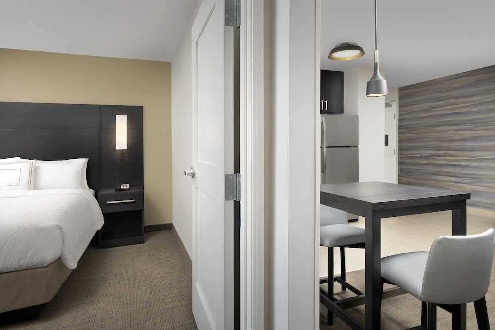 Suite, 1 Bedroom - Photo 19
