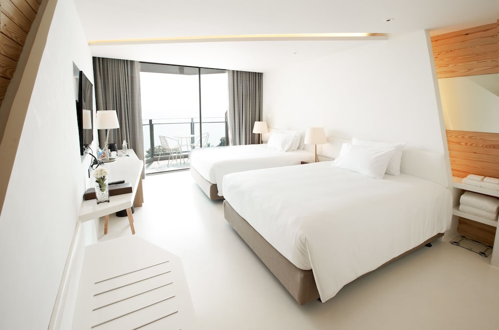 Superior Room, 2 Double Beds, Ocean View photo 3