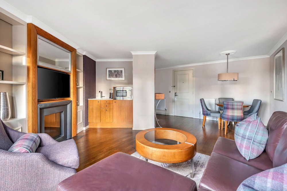 Suite, 1 Bedroom, Accessible (Roll-In Shower)