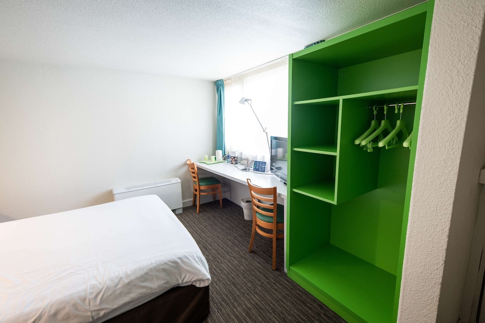 Standard Room, Multiple Beds - Photo 5