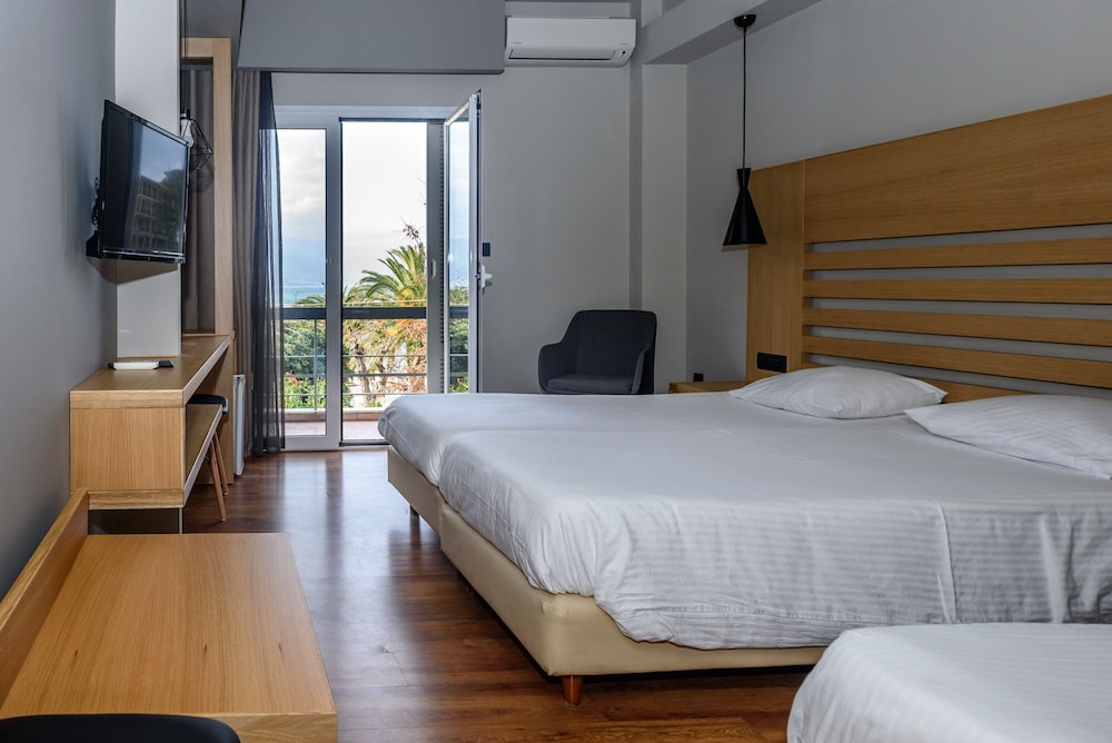 Standard Triple Room, Partial Sea View