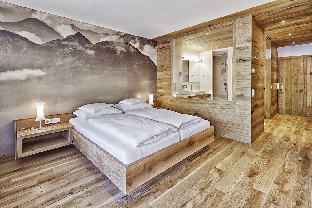 Junior Double Room, Balcony, Mountain View photo 3