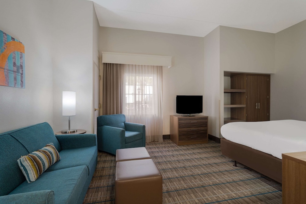 Suite, 1 King Bed with Kitchen, Non Smoking photo 2