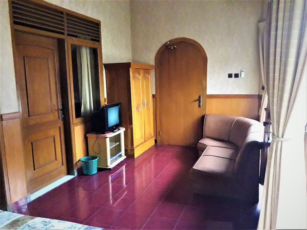 Family Room - Photo 7