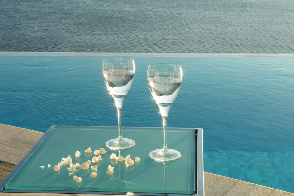 Private Pool Suite - Photo 3