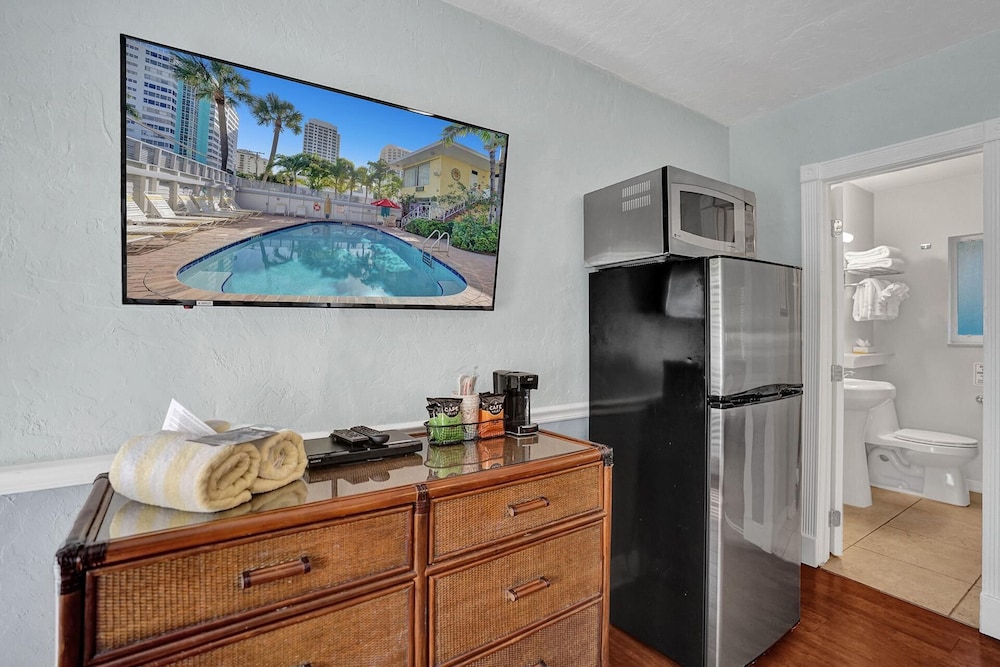 Deluxe Double Room, Men only, Pool View photo 2