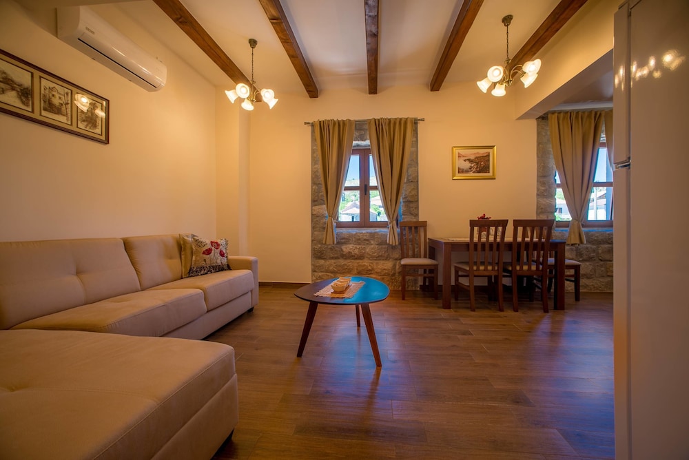 Luxury Apartment photo 2