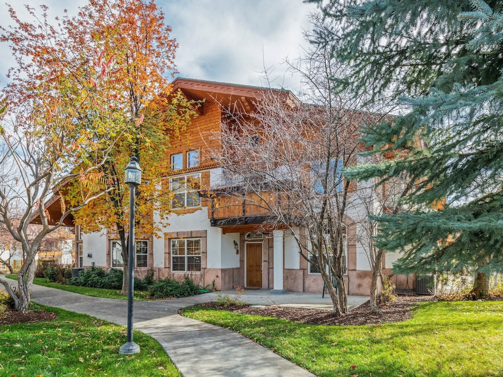 Townhome, 3 Bedrooms photo 2