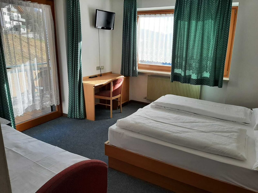 Basic Triple Room photo 1