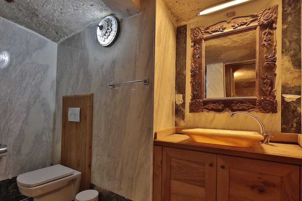 Cave Suite - Photo 10