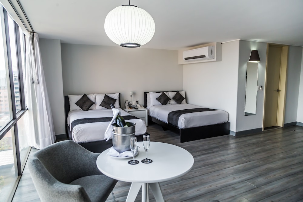 Basic Room, 2 Double Beds - Photo 4