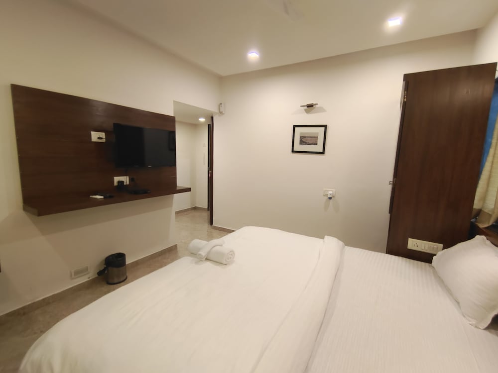 Deluxe Room - Photo 7