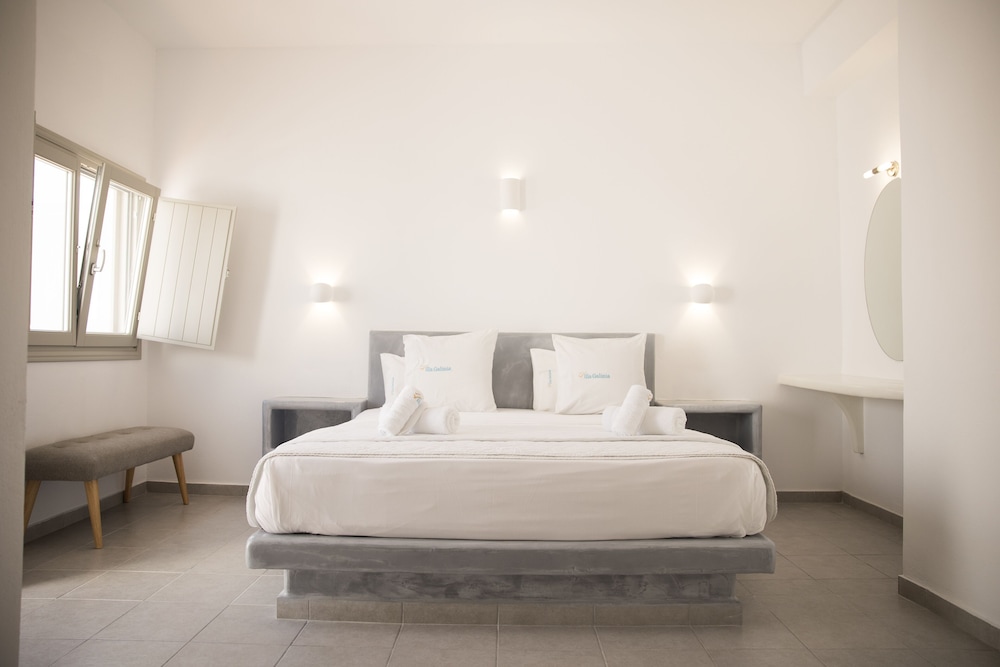 Superior Room (with Communal Balcony)